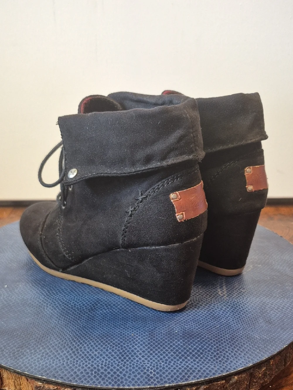 Mad Love Black Suede Lace-Up  Wedge Boots with Tan Outsole Womens sz.7 #1073s
